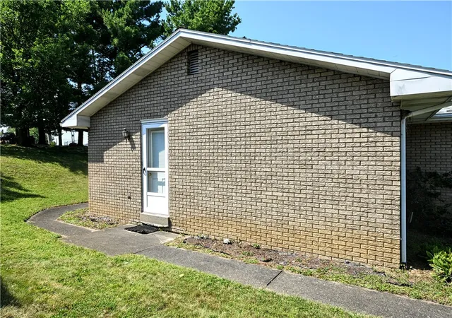 Photo 3 of Single family home for sale at 20 Jefferson Dr, Monessen, PA 15062 | MLS# 1762243 | Listing updated on 2026-08-14