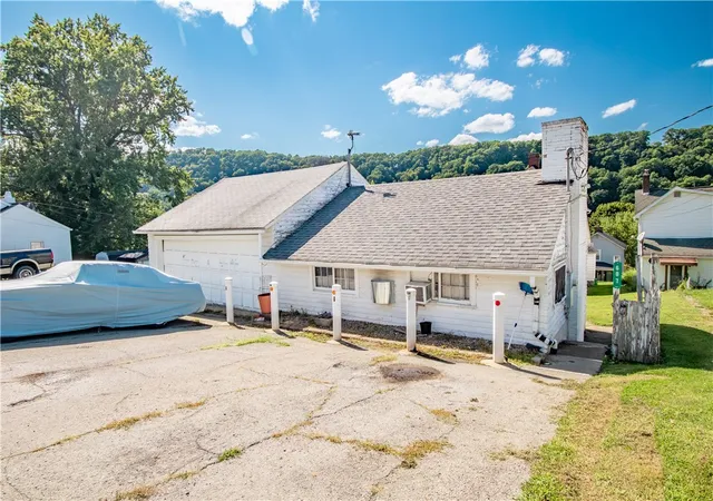 Photo 4 of Sale Pending at 607 Purdum St, East Brady, PA 16028 | MLS# 1763487 | Listing updated on 2026-08-21