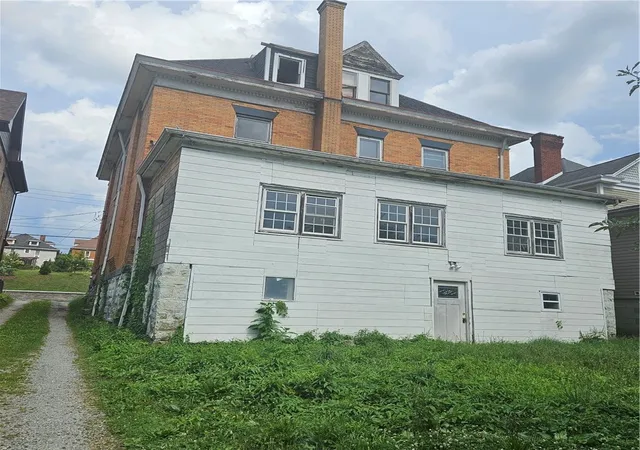 Photo 2 of Single family home for sale at 506 S Pittsburgh St, Connellsville, PA 15425 | MLS# 1763300 | Listing updated on 2026-08-18
