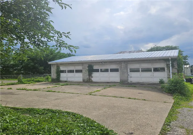 Photo 3 of Single family home for sale at 506 S Pittsburgh St, Connellsville, PA 15425 | MLS# 1763300 | Listing updated on 2026-08-18