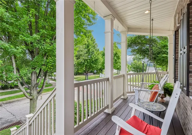 Photo 3 of Sale Pending at 532 Paddington Ln, Cranberry Twp, PA 16066 | MLS# 1763341 | Listing updated on 2026-08-17