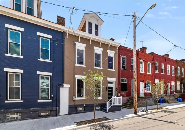 Photo 2 of Sale Pending at 2012 Forbes Ave, Pittsburgh, PA 15219 | MLS# 1763438 | Listing updated on 2026-08-11