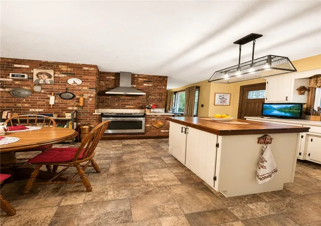 Photo 2 of Single family home for sale at 739 Melody Ln, Shenango Twp, PA 16101 | MLS# 1763409 | Listing updated on 2026-08-24