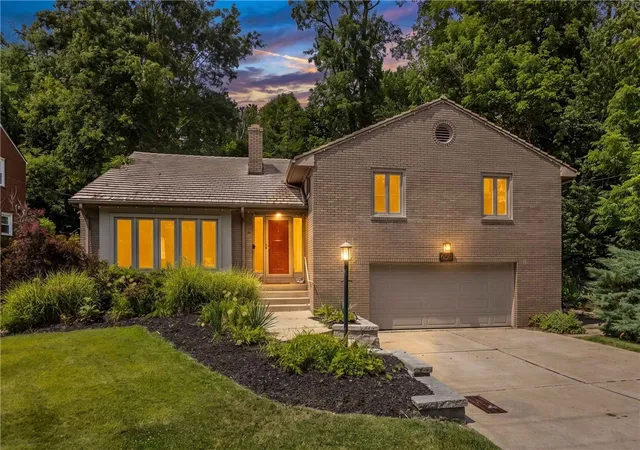 Photo 1 of Single family home for sale at 650 Scrubgrass Rd, Mt Lebanon, PA 15243 | MLS# 1763194 | Listing updated on 2026-08-30