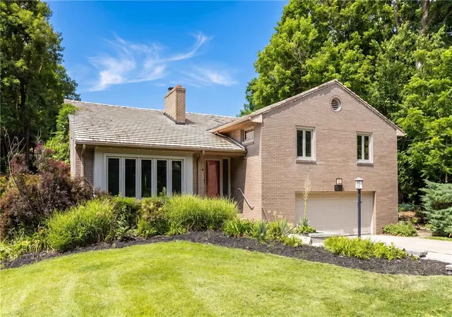 Photo 2 of Single family home for sale at 650 Scrubgrass Rd, Mt Lebanon, PA 15243 | MLS# 1763194 | Listing updated on 2026-08-30