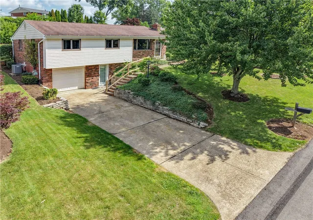 Photo 2 of Single family home for sale at 609 Bluestone Dr, Allison Park, PA 15101 | MLS# 1763229 | Listing updated on 2026-09-23