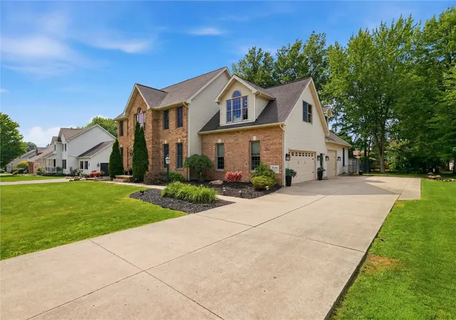 Photo 2 of Single family home for sale at 3646 Timber Ln, Hermitage, PA 16148 | MLS# 1763745 | Listing updated on 2026-08-19