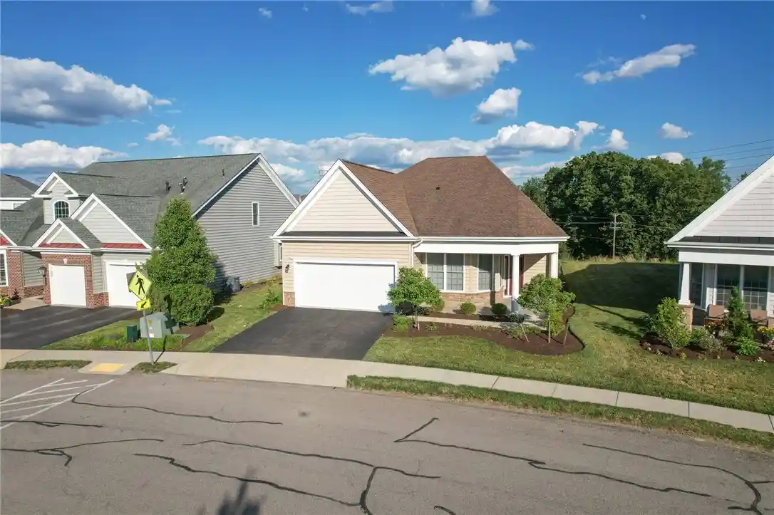 Listing Photo 1 - Condo for sale in 114 Gtwy Dr located at 114 Gtwy Dr, Pittsburgh, PA 15237 - Unit 114 Gateway Dr
