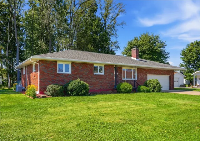 Single family home for sale at 225 Horne Ave, Saxonburg Boro, PA 16056 | MLS# 1763786
