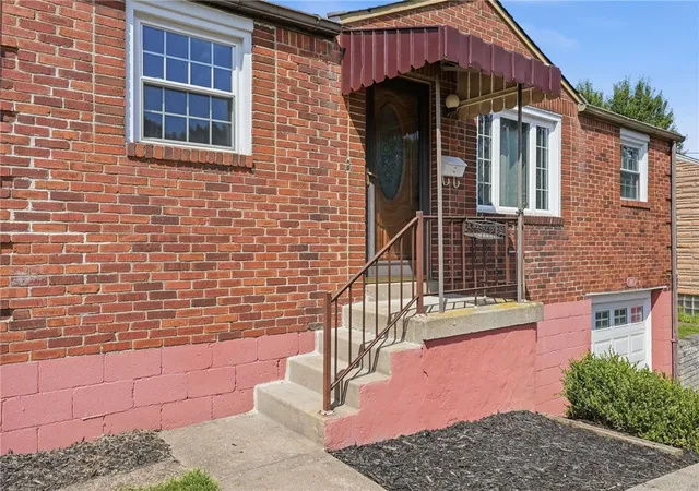 Photo 3 of Single family home for sale at 181 Castle Rd, Castle Shannon, PA 15234 | MLS# 1763230 | Listing updated on 2026-08-18