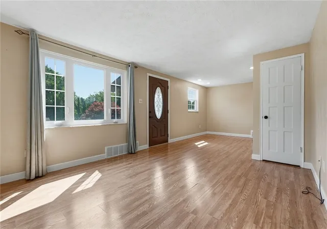 Photo 5 of Single family home for sale at 181 Castle Rd, Castle Shannon, PA 15234 | MLS# 1763230 | Listing updated on 2026-08-18