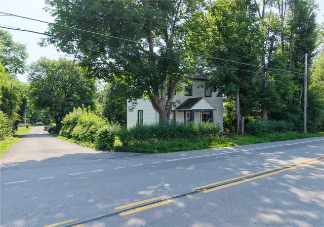 Photo 3 of Single family home for sale at 204 Clarksville St, West Salem Twp, PA 16125 | MLS# 1763790 | Listing updated on 2026-08-18