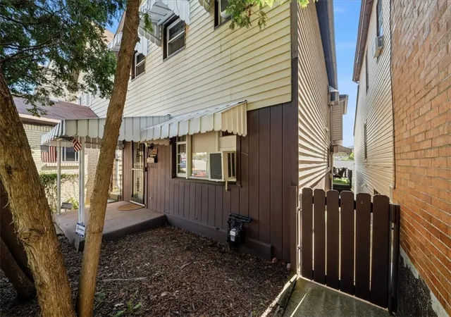 Photo 3 of Single family home for sale at 443 Carothers Ave, Carnegie, PA 15106 | MLS# 1763824 | Listing updated on 2026-08-12