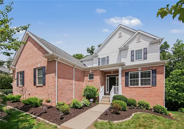 1st image of 824 Westminster Ln, Cranberry Twp, PA 16066 | MLS# 1763680