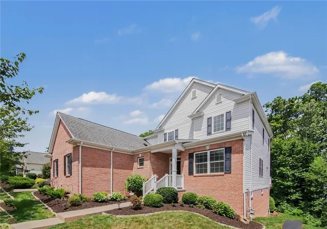 2nd image of 824 Westminster Ln, Cranberry Twp, PA 16066 | MLS# 1763680