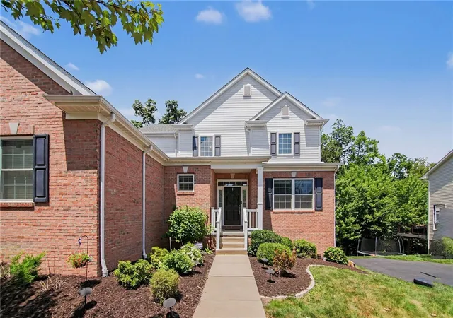 3rd image of 824 Westminster Ln, Cranberry Twp, PA 16066 | MLS# 1763680