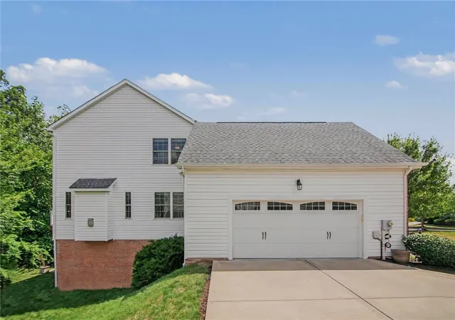 5th image of 824 Westminster Ln, Cranberry Twp, PA 16066 | MLS# 1763680