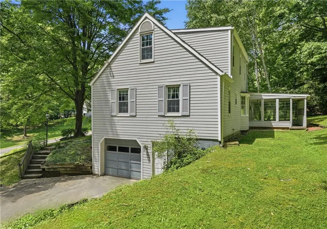 Photo 2 of Single family home for sale at 3011 Eldogor Ln, New Castle, PA 16105 | MLS# 1763947 | Listing updated on 2026-08-17