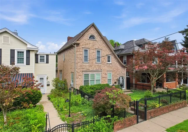 Photo 3 of Sale Pending at 6719 Reynolds St, Point Breeze, PA 15206 | MLS# 1764062 | Listing updated on 2026-08-22