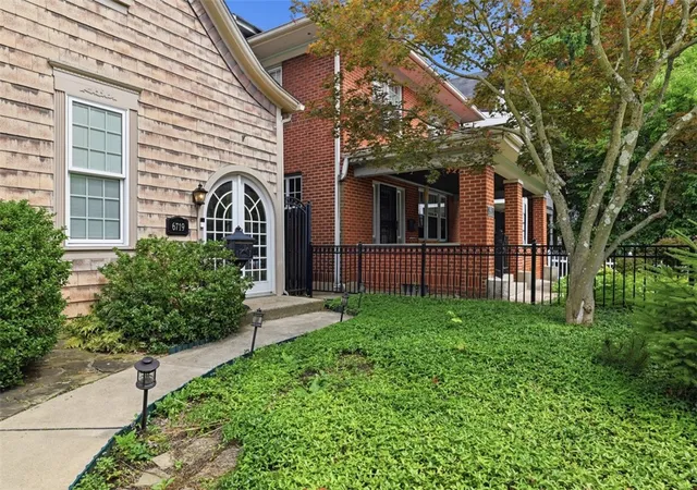 Photo 4 of Sale Pending at 6719 Reynolds St, Point Breeze, PA 15206 | MLS# 1764062 | Listing updated on 2026-08-22