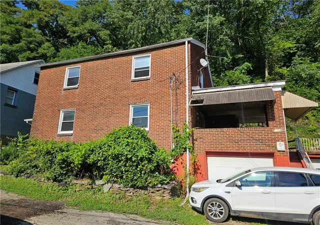 Photo 2 of Single family home for sale at 434 Oregon Ave, Glassport, PA 15045 | MLS# 1764185 | Listing updated on 2026-08-24