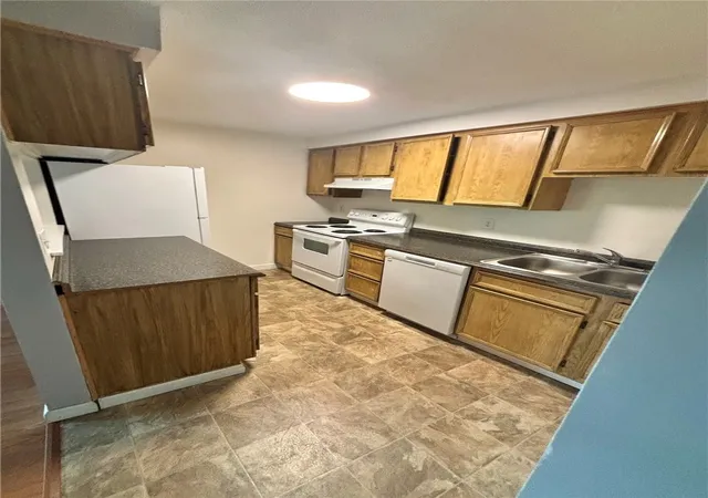 Listing Photo 4 - Condo for sale in building located at 27512 Evergreen Run, Imperial, PA 15126