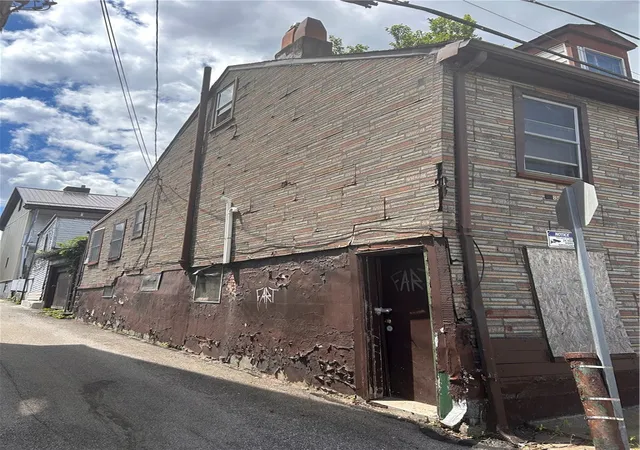 Photo 3 of Single family home for sale at 853 Lovitt Way, Pittsburgh, PA 15212 | MLS# 1764134 | Listing updated on 2026-08-19