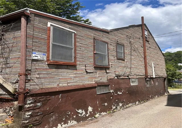 Photo 3 of Single family home for sale at 853 Lovitt Way, Pittsburgh, PA 15212 | MLS# 1764134 | Listing updated on 2026-08-19