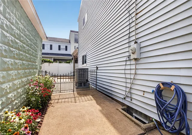 Photo 3 of Single family home for sale at 320 10th Street, Pittsburgh, PA 15215 | MLS# 1764208 | Listing updated on 2026-08-30