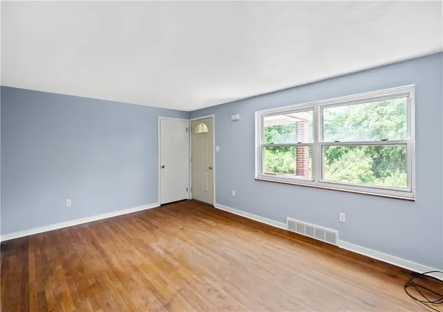 Photo 2 of Single family home for sale at 811 Jefferson, Mc Keesport, PA 15132 | MLS# 1763696 | Listing updated on 2026-08-11
