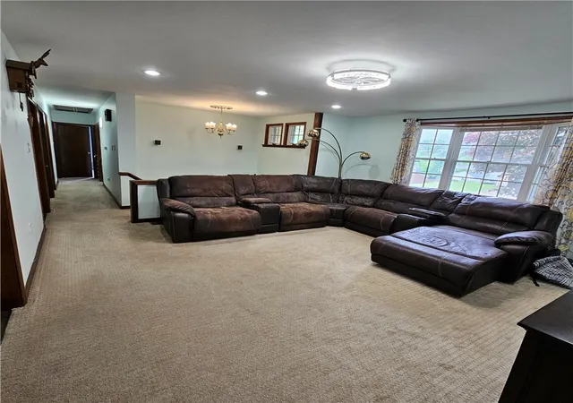 Photo 4 of Single family home for sale at 5163 Rosecrest Dr, Pittsburgh, PA 15201 | MLS# 1762942 | Listing updated on 2026-08-26