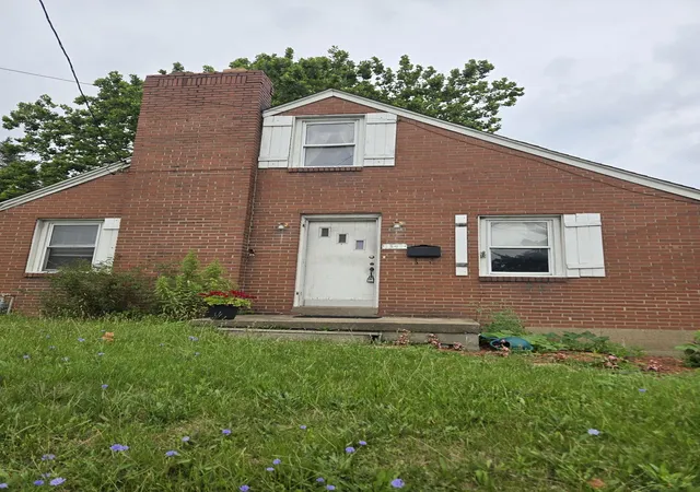 Photo 2 of Sale Pending at 1347 Washington Pike, Collier Twp, PA 15017 | MLS# 1764291 | Listing updated on 2026-08-21