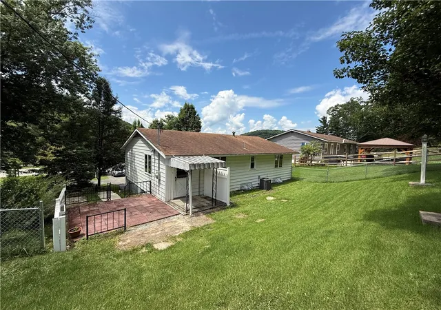 Photo 3 of Single family home for sale at 1563 Route 30, Ligonier, PA 15658 | MLS# 1764277 | Listing updated on 2026-08-27