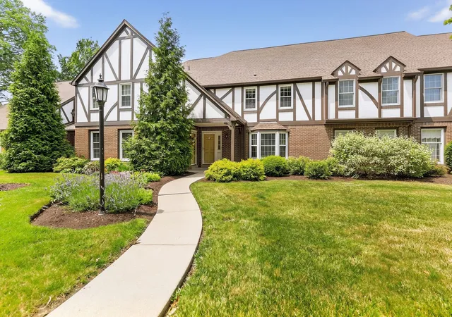 Photo 3 of Sale Pending at 205 Allenberry Cir, Pittsburgh, PA 15234 | MLS# 1764411 | Listing updated on 2026-08-27