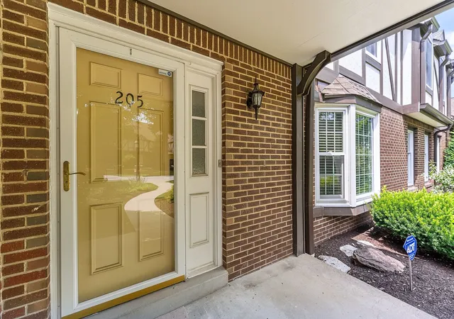 Listing Photo 4 - Condo for sale in building located at 205 Allenberry Cir, Pittsburgh, PA 15234