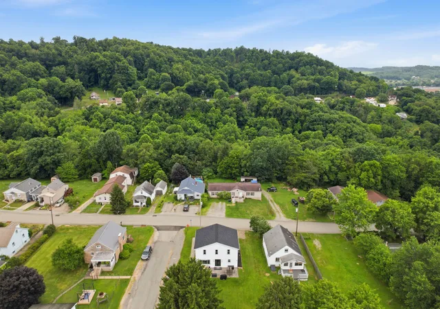 Photo 4 of Single family home for sale at 120 Oregon Ave, Vandergrift, PA 15690 | MLS# 1764442 | Listing updated on 2026-09-21