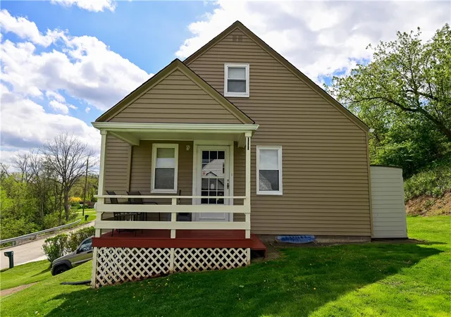 Photo 1 of Single family home for sale at 3194 Ridgeway Dr, South Park, PA 15129 | MLS# 1764517 | Listing updated on 2026-08-18