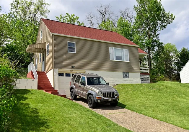 Photo 3 of Single family home for sale at 3194 Ridgeway Dr, South Park, PA 15129 | MLS# 1764517 | Listing updated on 2026-08-18