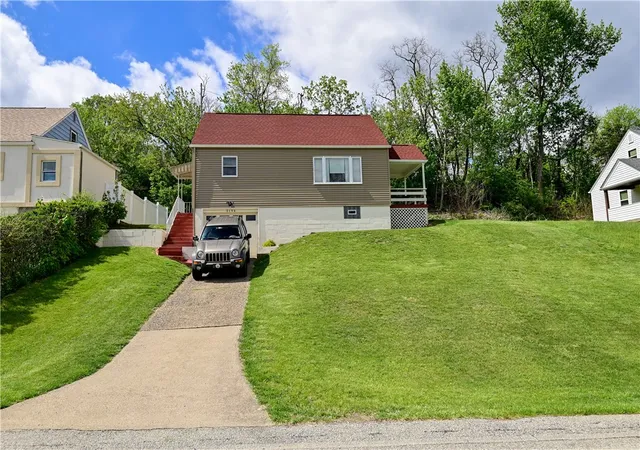 Photo 4 of Single family home for sale at 3194 Ridgeway Dr, South Park, PA 15129 | MLS# 1764517 | Listing updated on 2026-08-18