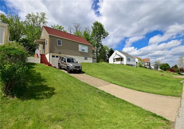 Photo 5 of Single family home for sale at 3194 Ridgeway Dr, South Park, PA 15129 | MLS# 1764517 | Listing updated on 2026-08-18