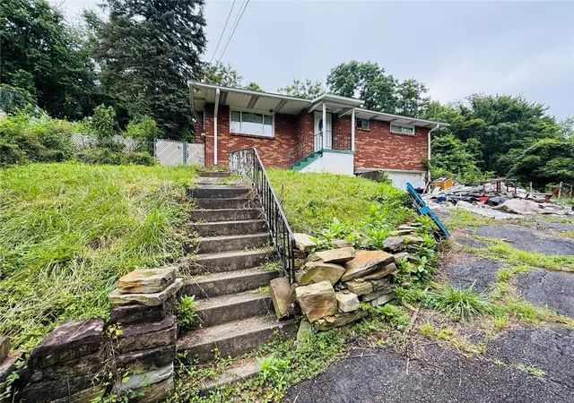 Photo 4 of Single family home for sale at 1060 Lawndale, Homewood Brushton, PA 15221 | MLS# 1763242 | Listing updated on 2026-10-03