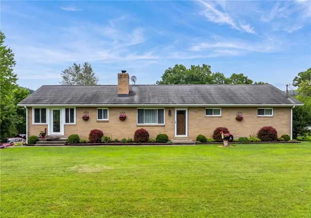 Photo 1 of Single family home for sale at 546 Backbone Rd, Clinton, PA 15026 | MLS# 1764569 | Listing updated on 2026-08-19