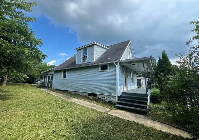 Photo 3 of Single family home for sale at 255 Hamilton Ave, Farrell, PA 16121 | MLS# 1764743 | Listing updated on 2026-08-29