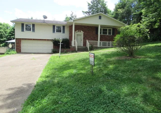 Photo 1 of Single family home for sale at 410 Crestridge Dr, Greensburg, PA 15601 | MLS# 1764754 | Listing updated on 2026-08-26