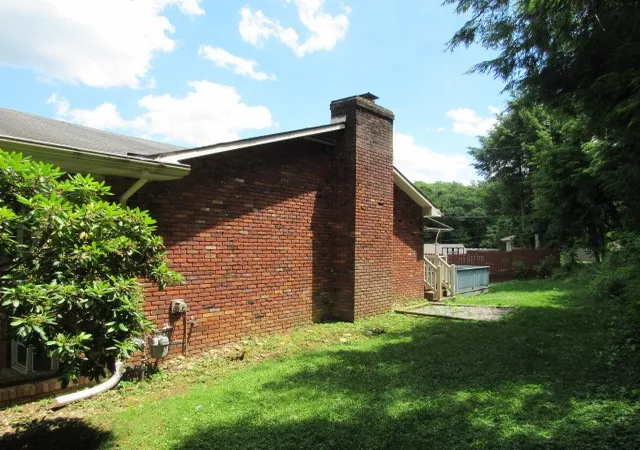 Photo 2 of Single family home for sale at 410 Crestridge Dr, Greensburg, PA 15601 | MLS# 1764754 | Listing updated on 2026-08-26
