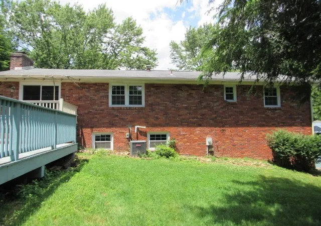 Photo 3 of Single family home for sale at 410 Crestridge Dr, Greensburg, PA 15601 | MLS# 1764754 | Listing updated on 2026-08-26