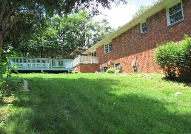 Photo 3 of Single family home for sale at 410 Crestridge Dr, Greensburg, PA 15601 | MLS# 1764754 | Listing updated on 2026-08-26