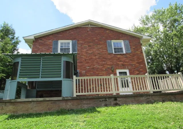 Photo 4 of Single family home for sale at 410 Crestridge Dr, Greensburg, PA 15601 | MLS# 1764754 | Listing updated on 2026-08-26