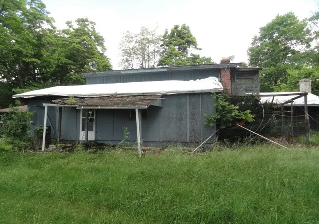 Photo 2 of Single family home for sale at 303 Lemmon Holw Rd, Kittanning, PA 16201 | MLS# 1764757 | Listing updated on 2026-08-18