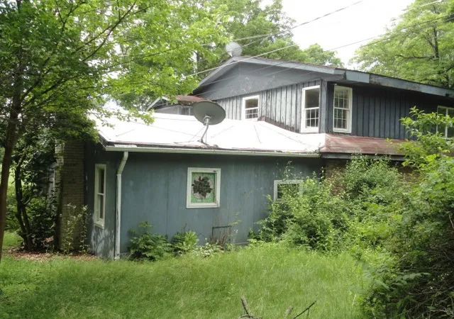 Photo 3 of Single family home for sale at 303 Lemmon Holw Rd, Kittanning, PA 16201 | MLS# 1764757 | Listing updated on 2026-08-18
